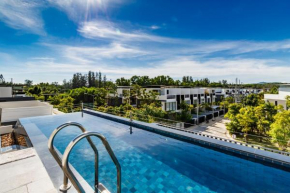 Laguna Park Villa with rooftop pool by Lofty